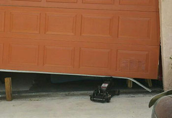 Garage Door Off Track | Garage Door Repair Wallingford, CT